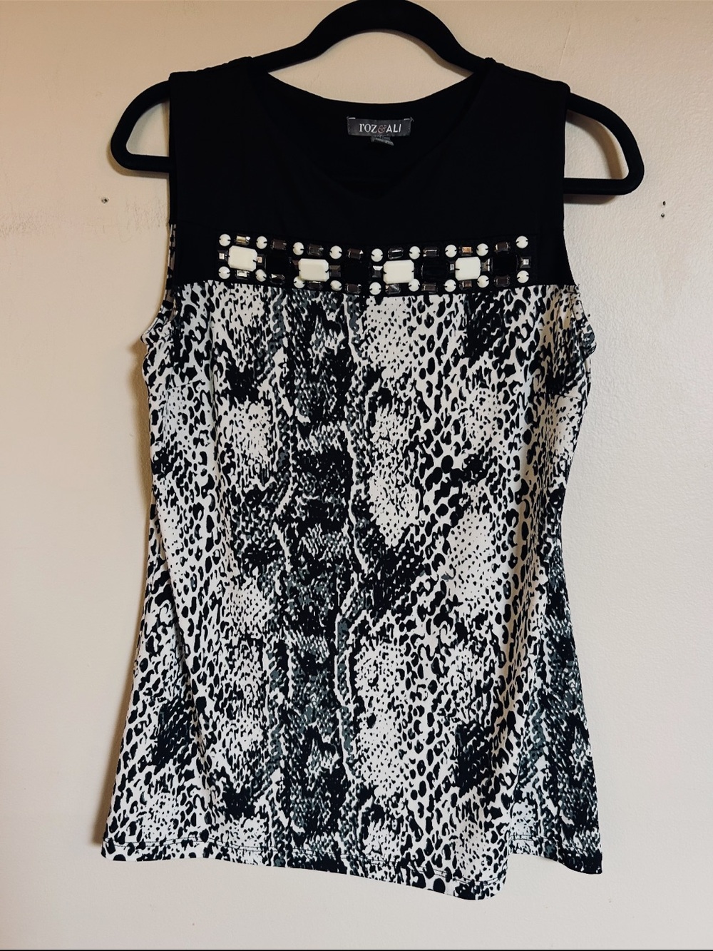 Roz & Ali Women’s L Black & Off-White Animal Print Embellished Tank